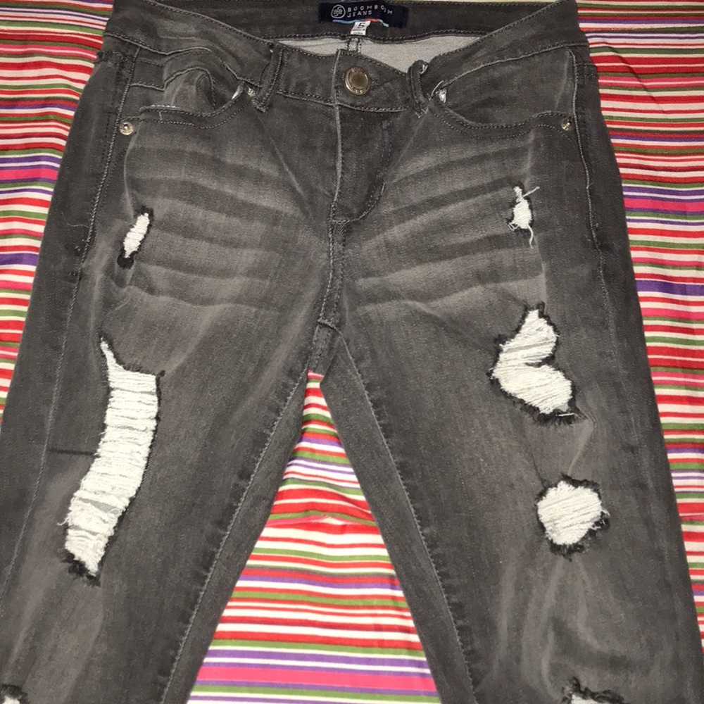 Grey super skinny jean.